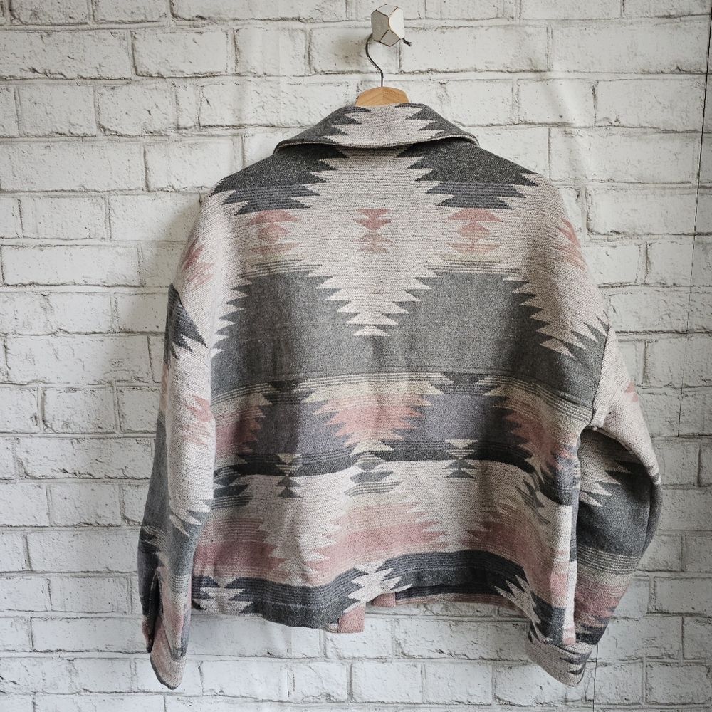 ☆ Pink Aztec Print Shacket, M ☆ - Picture 2 of 7